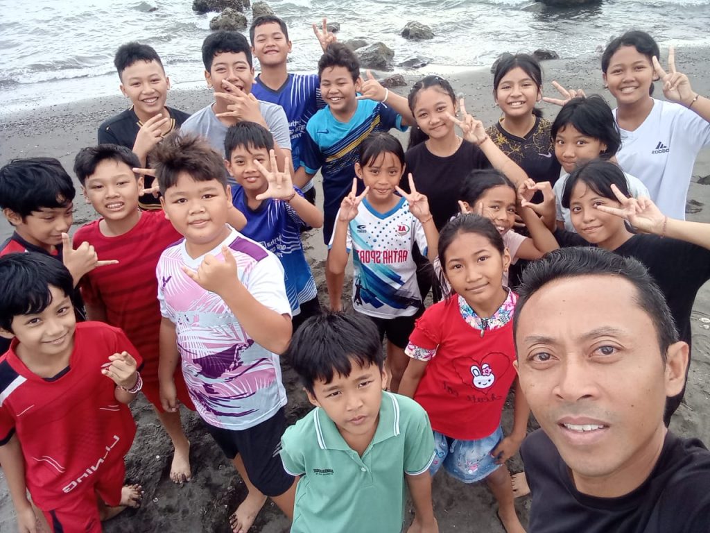 Artha Sport : Latihan Fisik & Refreshing di Pantai